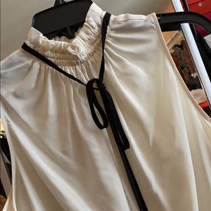 Very black and white top by Who What Wear💋